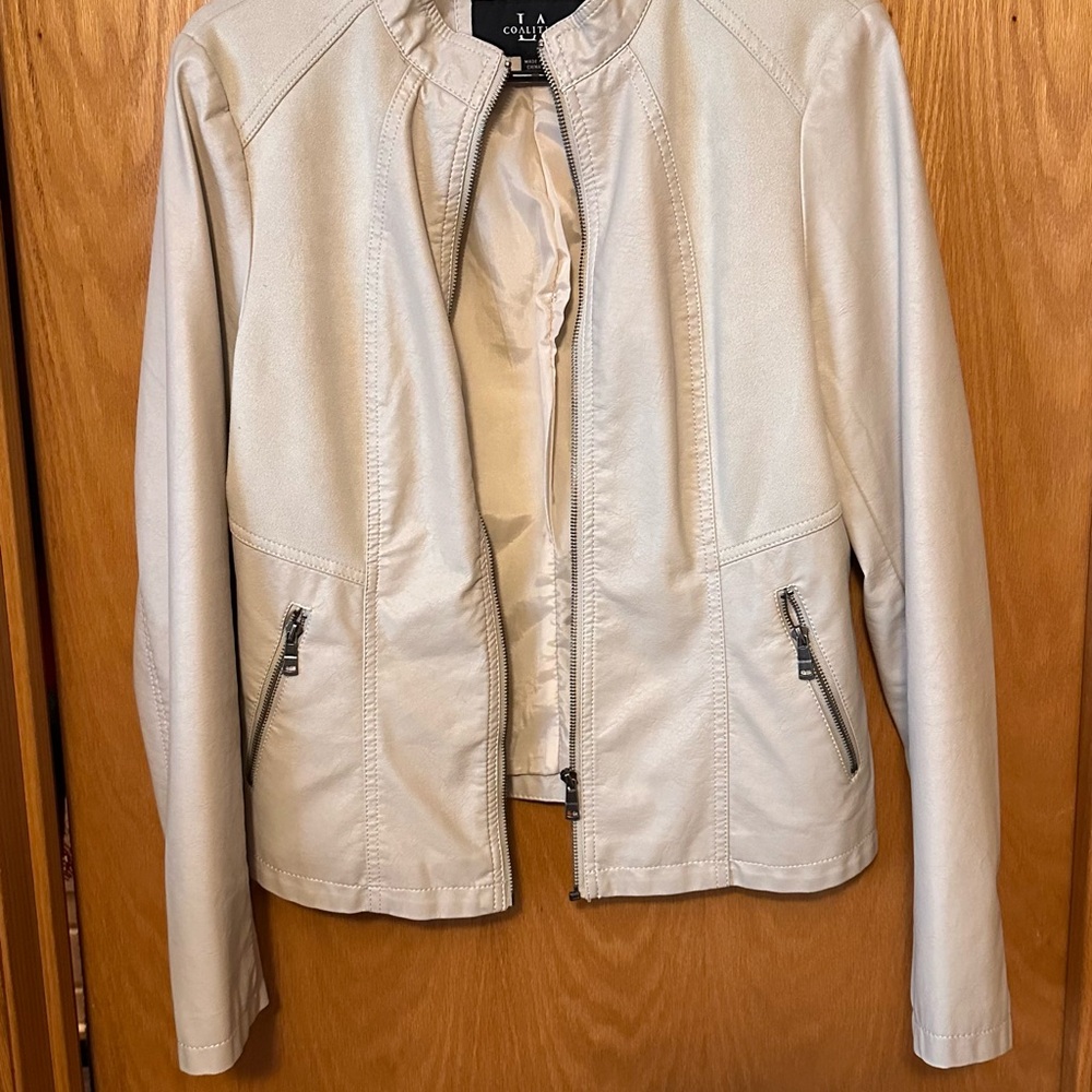 Elegant Women's Cream Jacket